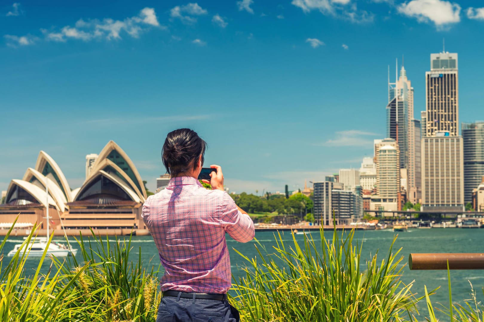 Touristin in Sydney (Symbolbild): Bald könnten Reisen nach Australien wieder möglich werden.