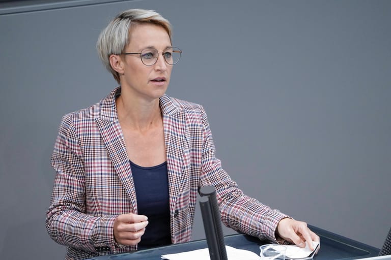 Nadine Schön: Die saarländische CDU-Politikerin wäre fast aus dem Bundestag geflogen, doch weil Peter Altmaier und Annegret Kramp-Karrenbauer auf ihre Mandate verzichteten, rutscht sie nach. Die 38-Jährige gilt als versierte Digitalpolitikerin ihrer Partei und als künftiges Aushängeschild.