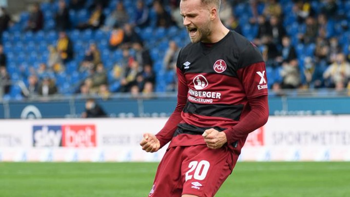 Pascal Köpke vom 1. FC Nürnberg jubelt über ein Tor