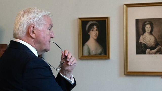 Bundespräsident Franz Walter Steinmeier hat die Kunstausstellung im Schloss Bellevue neu akzentuiert. Bundespräsident Franz Walter Steinmeier hat die Kunstausstellung im Schloss Bellevue neu akzentuiert.