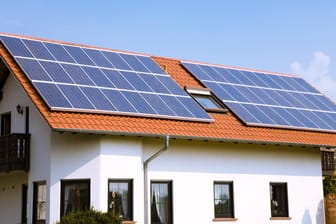 Solardach: Eine Pflicht für Solardächer wollen FDP, Grüne und SPD für alle neuen Gewerbedächer verankern.