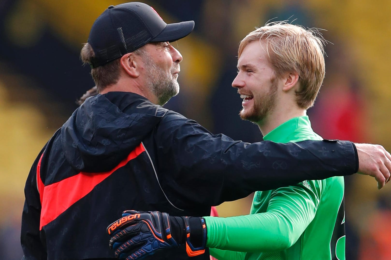 Erleichtert: Liverpool-Trainer Klopp (li.) mit Torwart Kelleher.