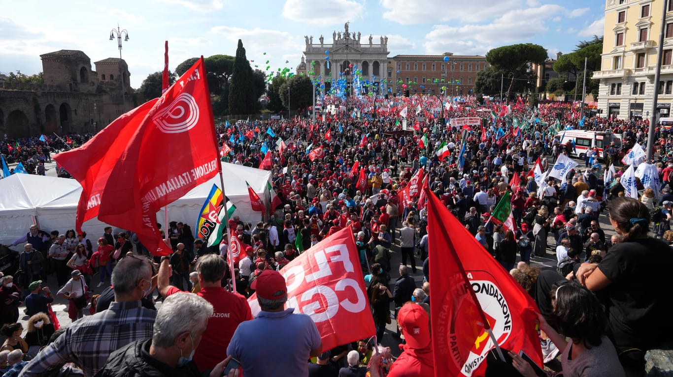 Demonstranten in Rom: Die Protestler setzen sich für ein Verbot der rechtsextremen Partei Forza Nuova ein.