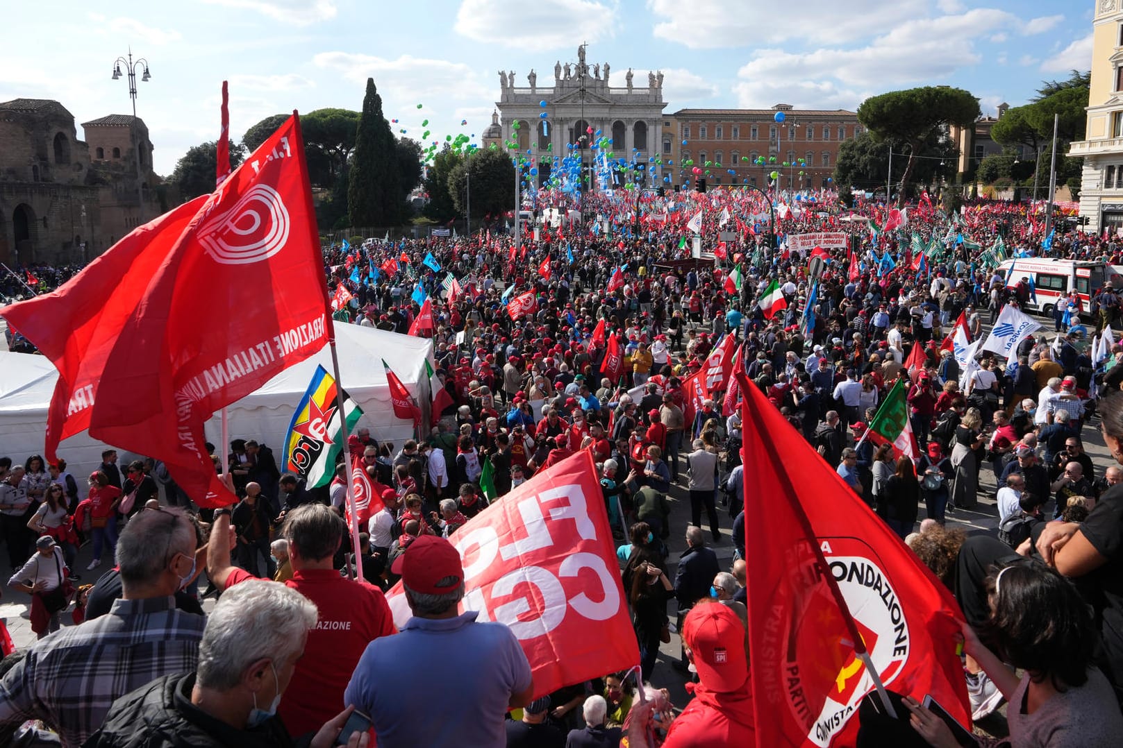 Demonstranten in Rom: Die Protestler setzen sich für ein Verbot der rechtsextremen Partei Forza Nuova ein.