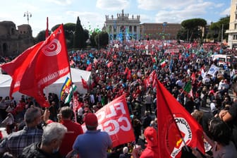 Demonstranten in Rom: Die Protestler setzen sich für ein Verbot der rechtsextremen Partei Forza Nuova ein.