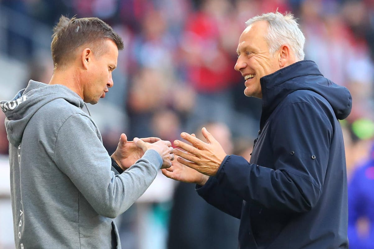 Jesse Marsch und Christian Streich (r.): Die Trainer haben sich nach dem Bundesliga-Spiel am Samstag sichtlich gut verstanden.