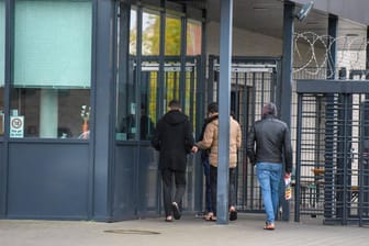Migraten in einer Erstaufnahmeeinrichtungen in Brandenburg: Die Zahl der Asylanträge steigt wieder.