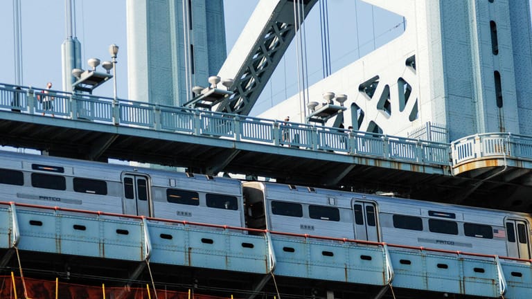 Ein Zug in Philadelphia (Symbolbild): Eine Frau wurde in einer Bahn vergewaltigt.