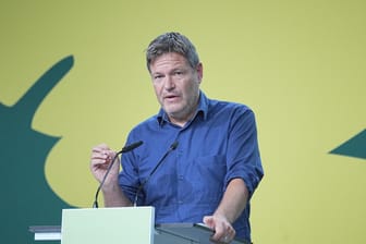 Grünen-Chef Robert Habeck: Er wirbt auf dem Parteitag für die Aufnahme von Koalitionsverhandlungen mit SPD und FDP.