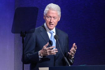 Bill Clinton: Der ehemalige US-Präsident konnte nach einer Harnwegsinfektion das Krankenhaus wieder verlassen.