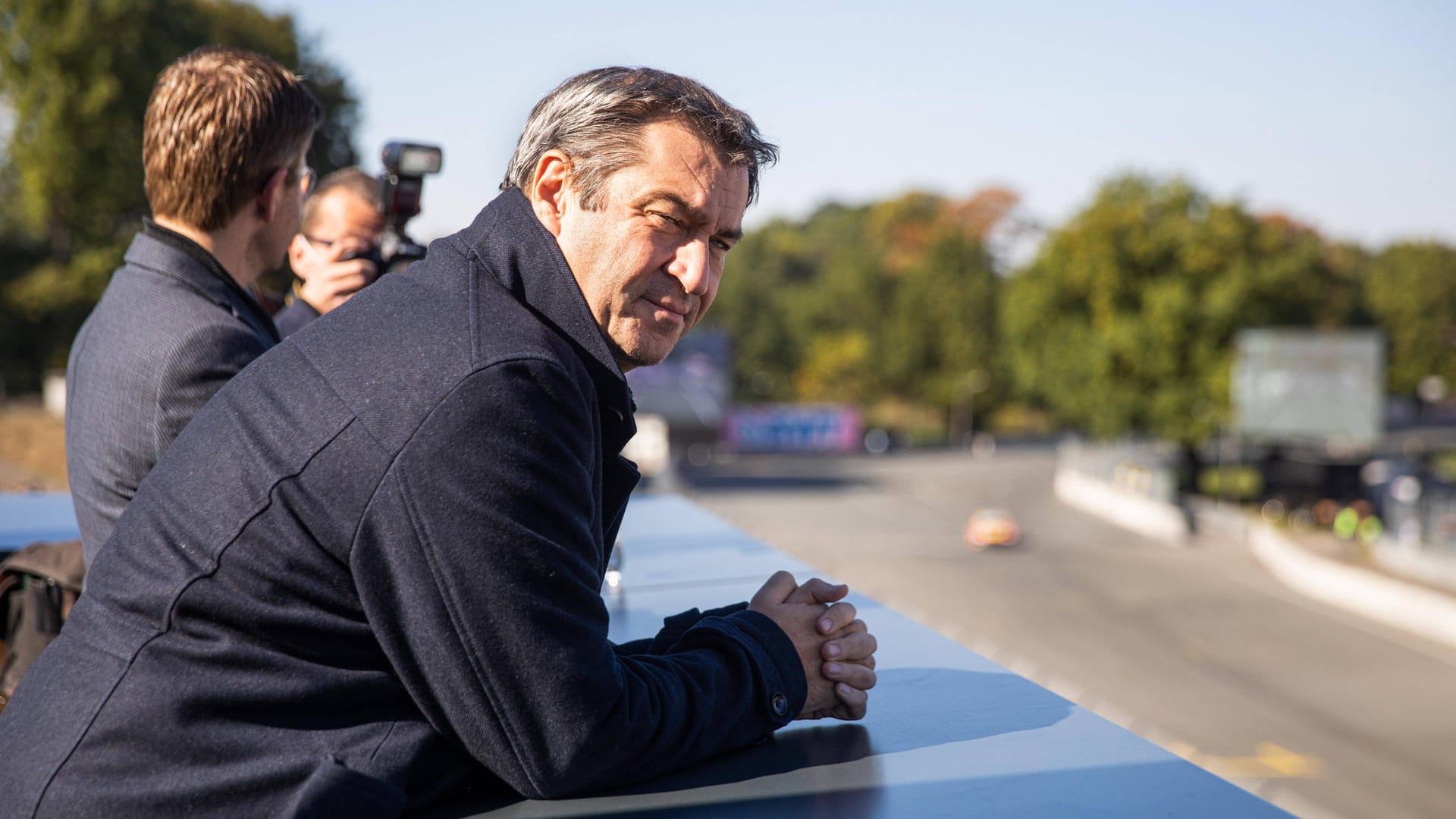 Markus Söder beobachtet das DTM-Rennen am Norisring. Seine Absage zum Deutschland-Tag der Jungen Union wird kritisiert.