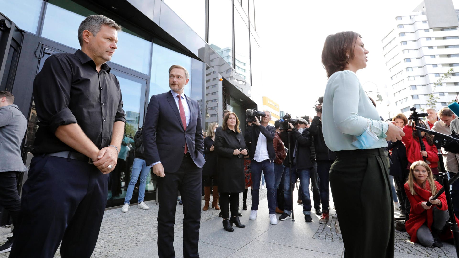 Robert Habeck, Christian Lindner, Annalena Baerbock: Bei den Personalien in der Ampel-Koalition könnte es zu einem Konflikt kommen. Robert Habeck, Christian Lindner, Annalena Baerbock: Bei den Personalien in der Ampel-Koalition könnte es zu einem Konflikt kommen.