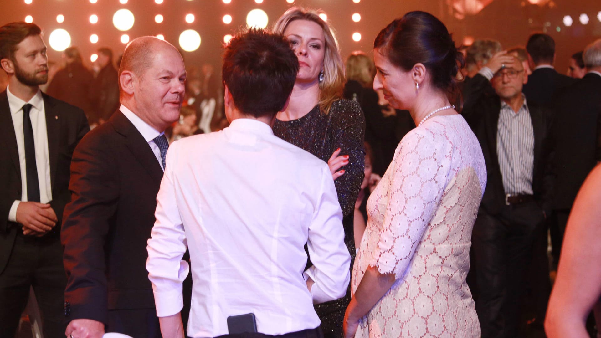 Olaf Scholz: Hier bei einer Aftershowparty 2016 mit Anja Reschke, Pinar Atalay und Dunja Hayali