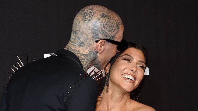 Travis Barker (l) und Kourtney Kardashian bei den MTV Video Music Awards in New York.