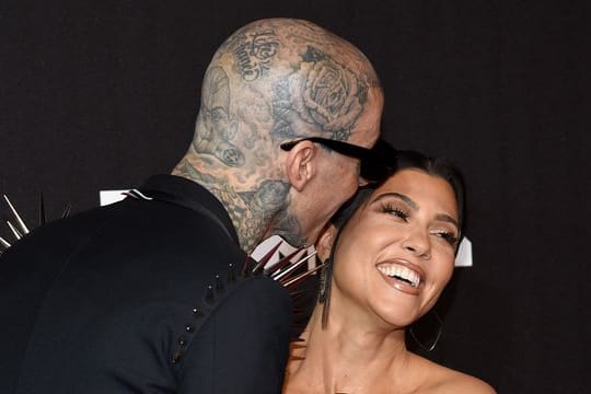 Travis Barker (l) und Kourtney Kardashian bei den MTV Video Music Awards in New York.