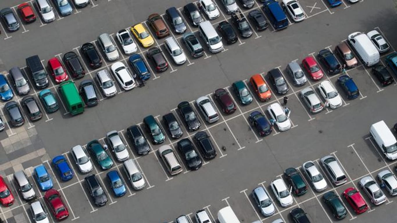 Autos auf Parkplatz