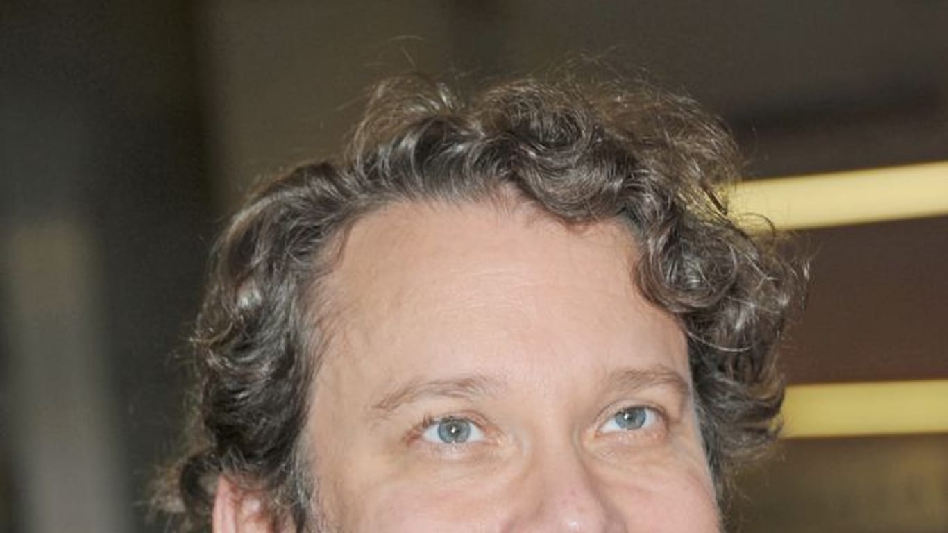 Schauspieler Christian Ulmen produziert eine Serie.
