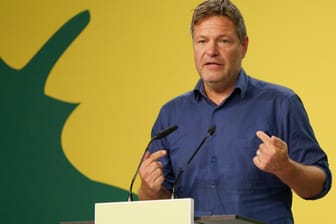 Robert Habeck: Die Grünen einigten sich in den Sondierungen mit SPD und FDP darauf, das Rentenalter vorerst nicht weiter anzuheben.