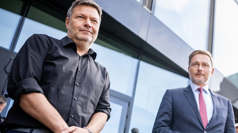 Grünen-Chef Robert Habeck (l) und FDP-Chef Christian Lindner im Clinch: Beide wollen Finanzminister werden.