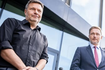 Grünen-Chef Robert Habeck (l) und FDP-Chef Christian Lindner im Clinch: Beide wollen Finanzminister werden.