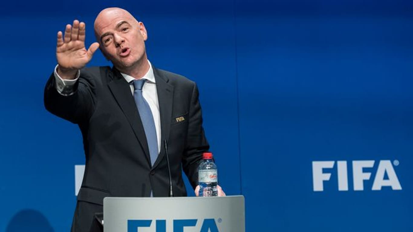 FIFA-Präsident Gianni Infantino spricht sich für die Ausrichtung der WM in einem kürzeren Rhythmus aus.