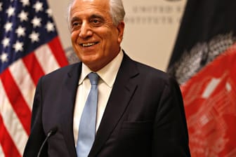 Zalmay Khalilzad: Nach dem chaotischen Abzug der US-Truppen aus Afghanistan tritt der US-Sonderbeauftragte für das Land von seinem Posten zurück.