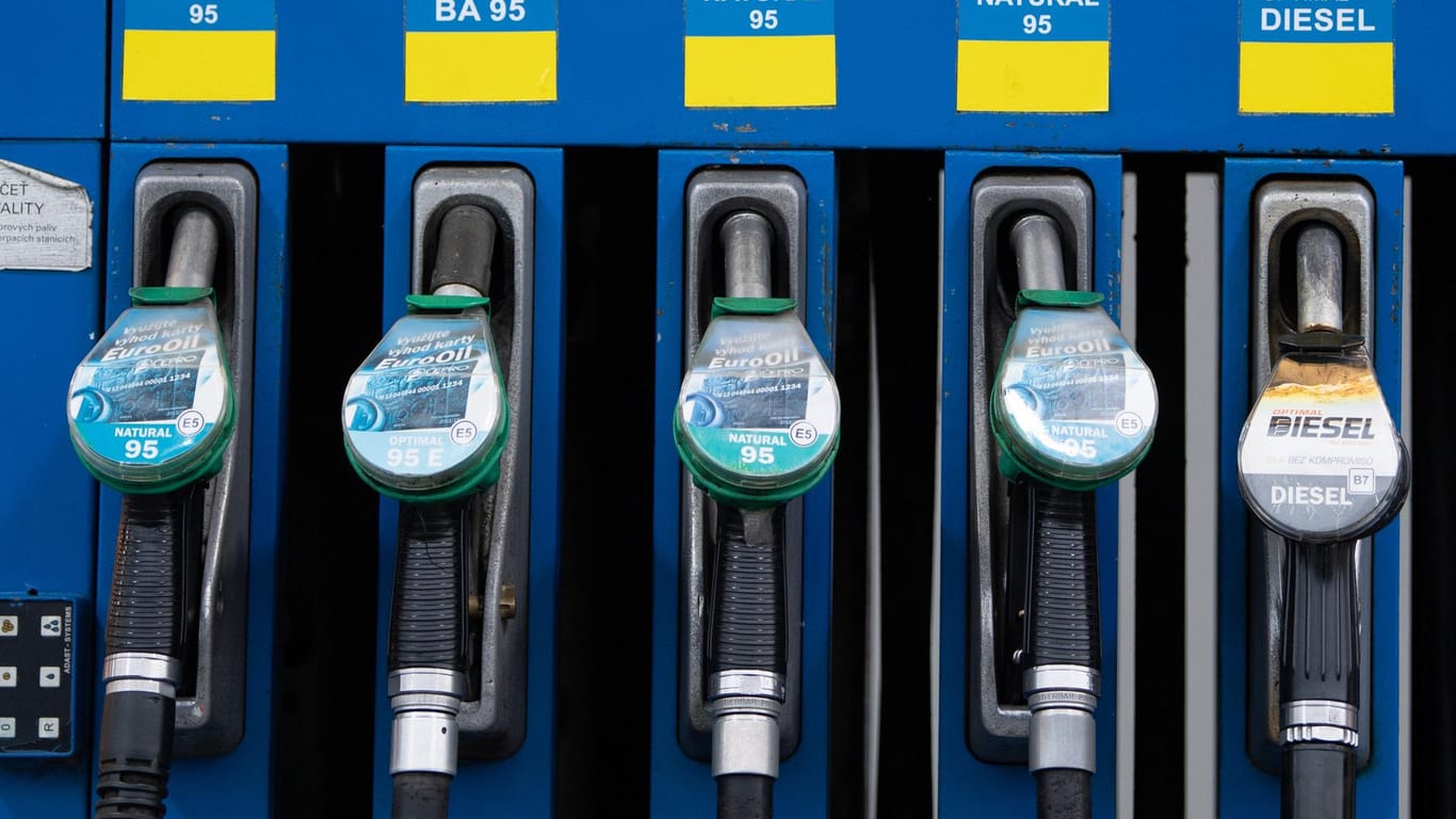 Tanksäule: In Deutschland ist Diesel inzwischen so teuer wie nie zuvor.
