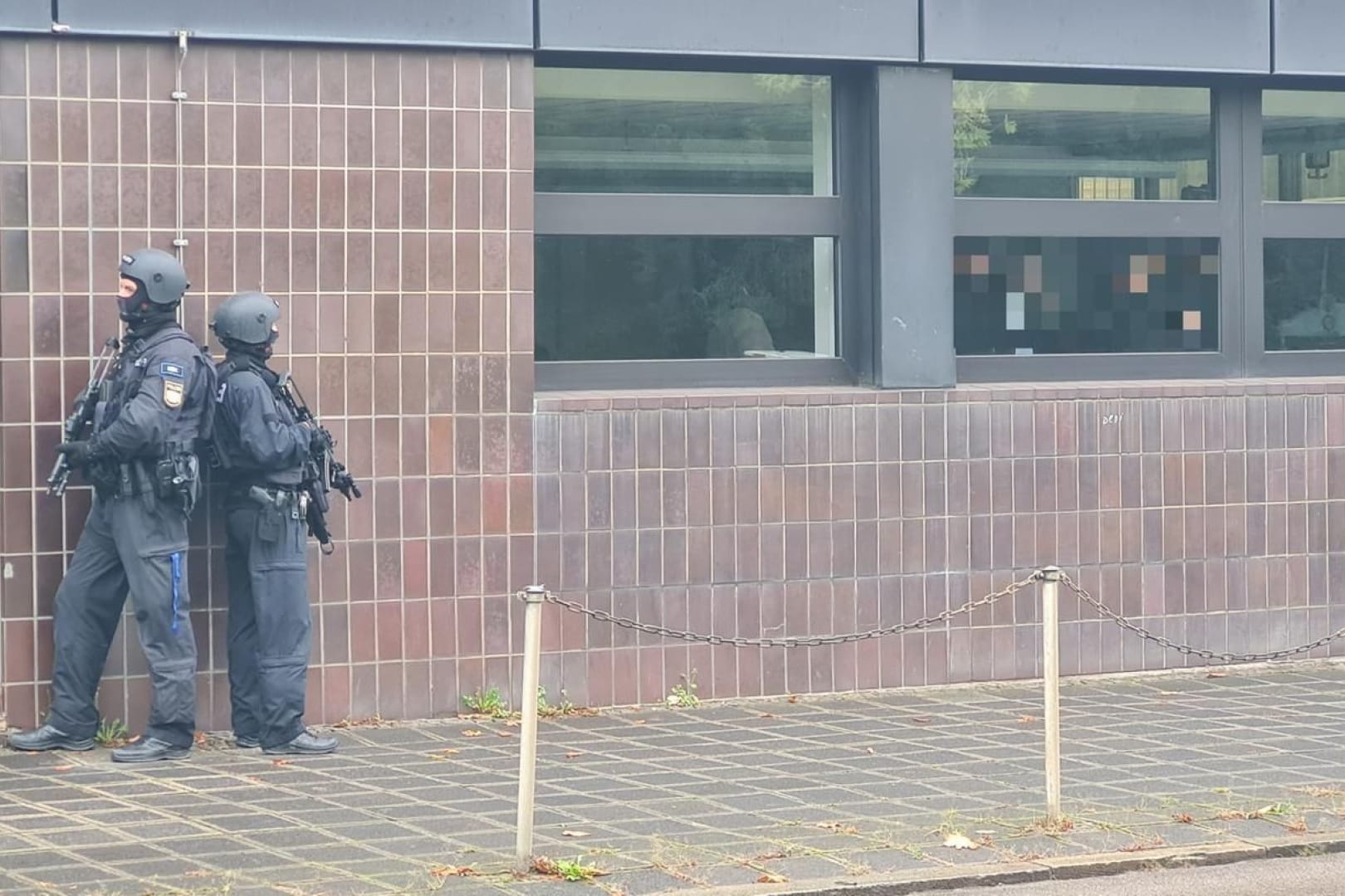 SEK-Einsatz: An dieser Nürnberger Berufsschule hatte ein Mann Drohungen ausgesprochen, die Polizei rückte mit einem Großaufgebot an.