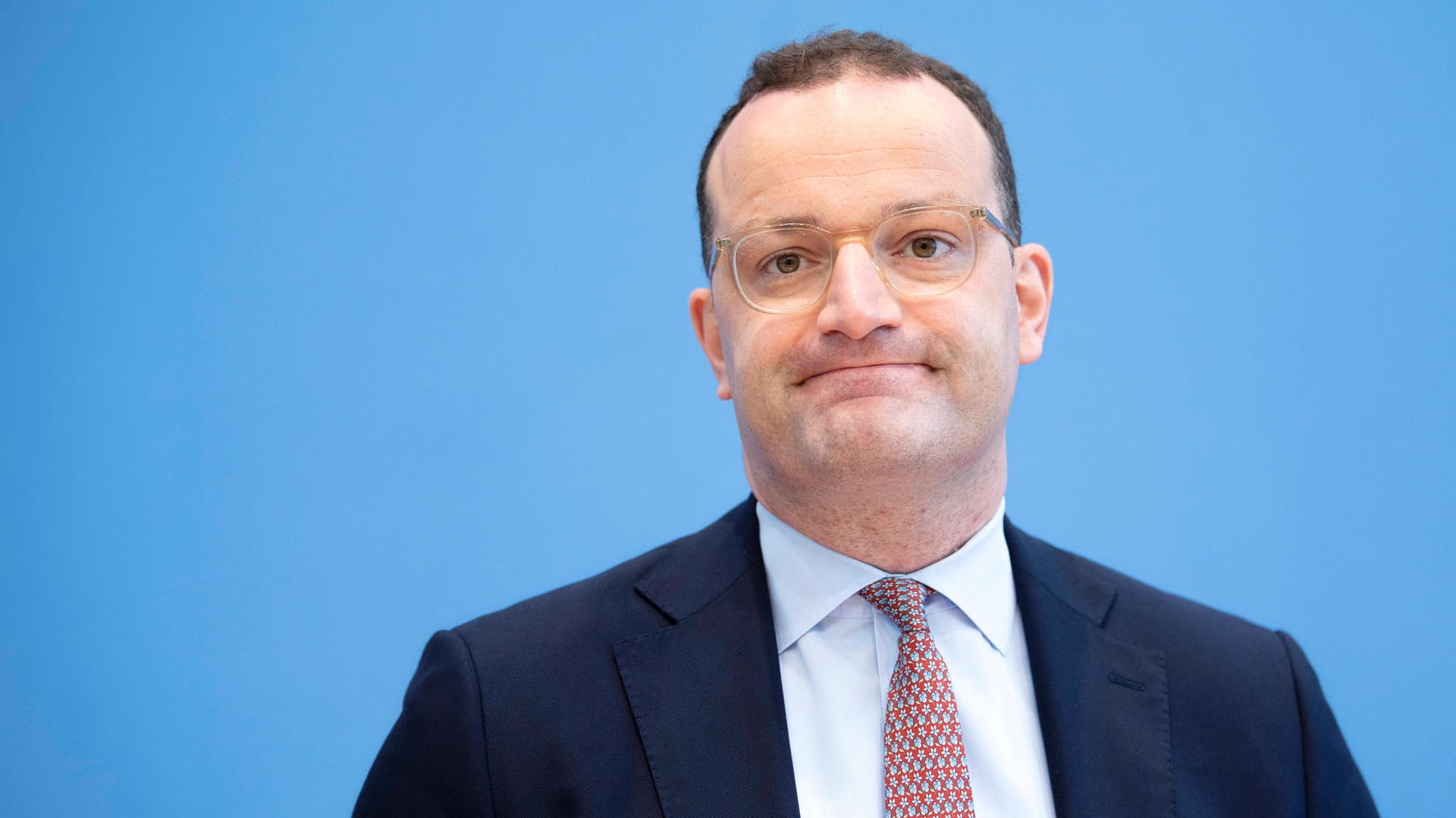 Jens Spahn: Mit seinem Vorschlag würde die bundesweite "epidemische Lage" offiziell am 25. November auslaufen. Jens Spahn: Mit seinem Vorschlag würde die bundesweite "epidemische Lage" offiziell am 25. November auslaufen.