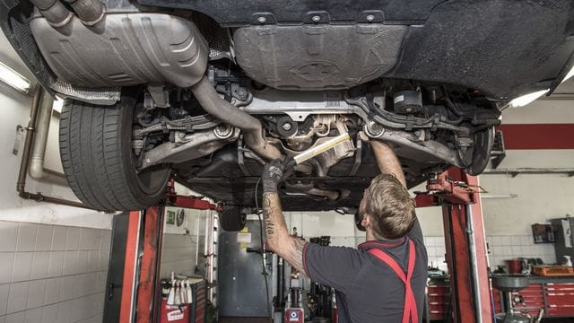 Nicht jedes Auto schafft die Hauptuntersuchung beim ersten Mal, für die Nachprüfung gilt eine Frist. Nicht jedes Auto schafft die Hauptuntersuchung beim ersten Mal, für die Nachprüfung gilt eine Frist.