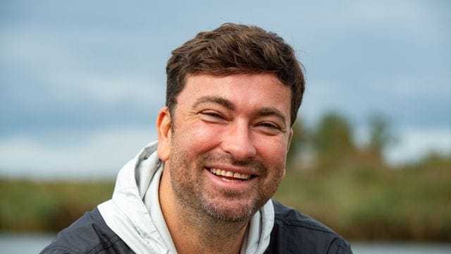 Der aus Rostock stammende Rapper Marteria (bürgerlich Marten Laciny), aufgenommen an der Ostsee.