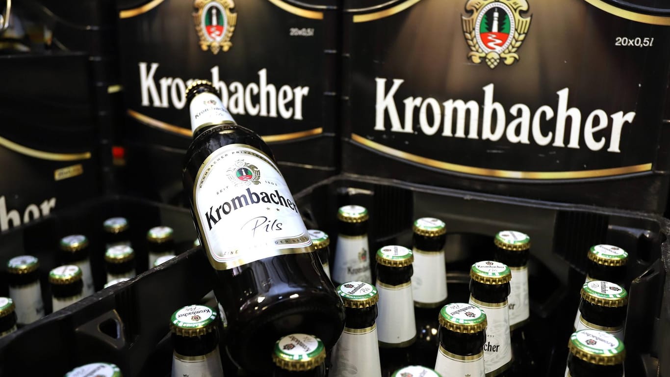 Bierkisten der Krombacher-Brauerei: Auch der Pils-Marktführer will die Preise anheben.