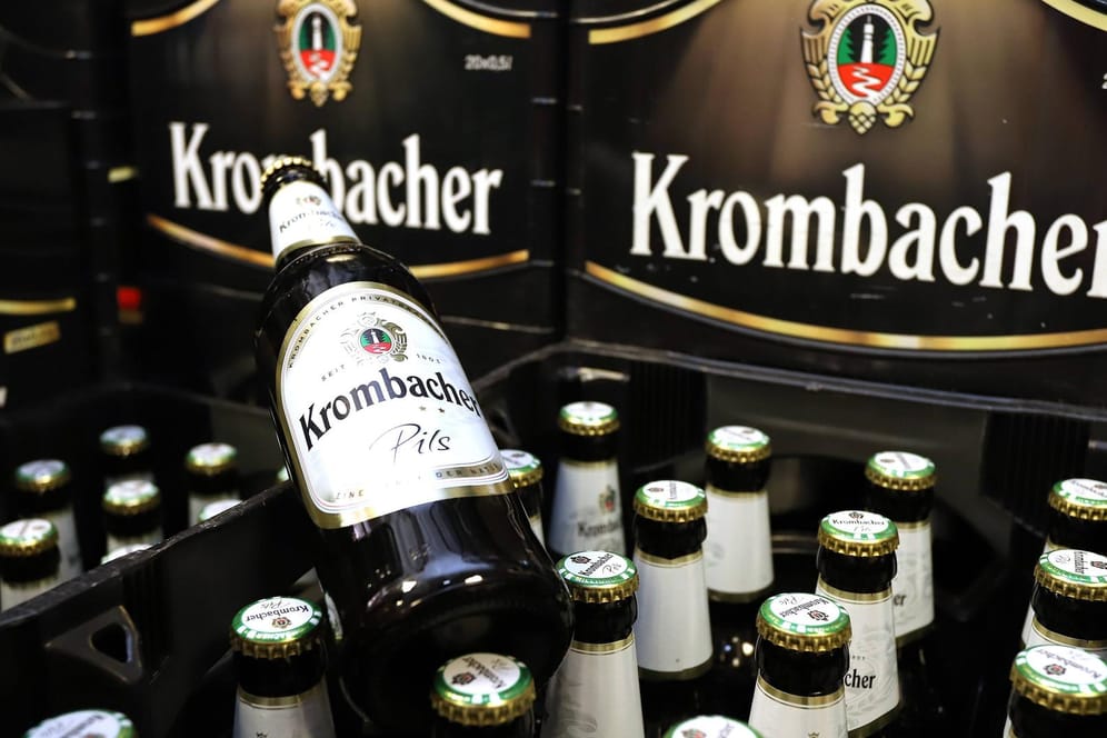 Bierkisten der Krombacher-Brauerei: Auch der Pils-Marktführer will die Preise anheben.