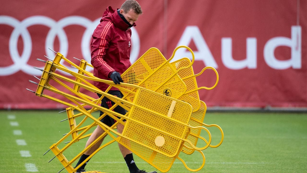 Bayern-Trainer Julian Nagelsmann bereitet das Abschlusstraining vor.