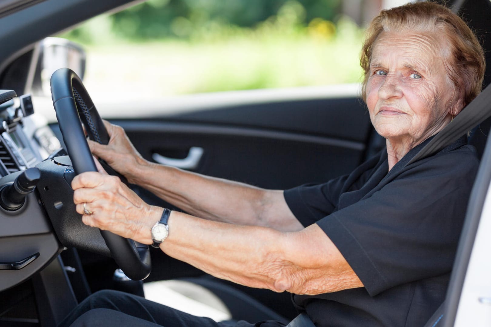 Fahrer-TÜV: Viele befürworten eine regelmäßige Überprüfung der Fahrtauglichkeit für Senioren.