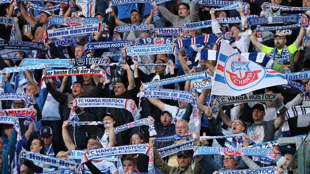 Der DFB-Kontrollausschuss ermittelt gegen Hansa Rostock. Der DFB-Kontrollausschuss ermittelt gegen Hansa Rostock.