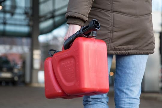 Stille Reserve: Kleine Mengen Benzin oder Diesel im Auto reichen in der Regel aus.