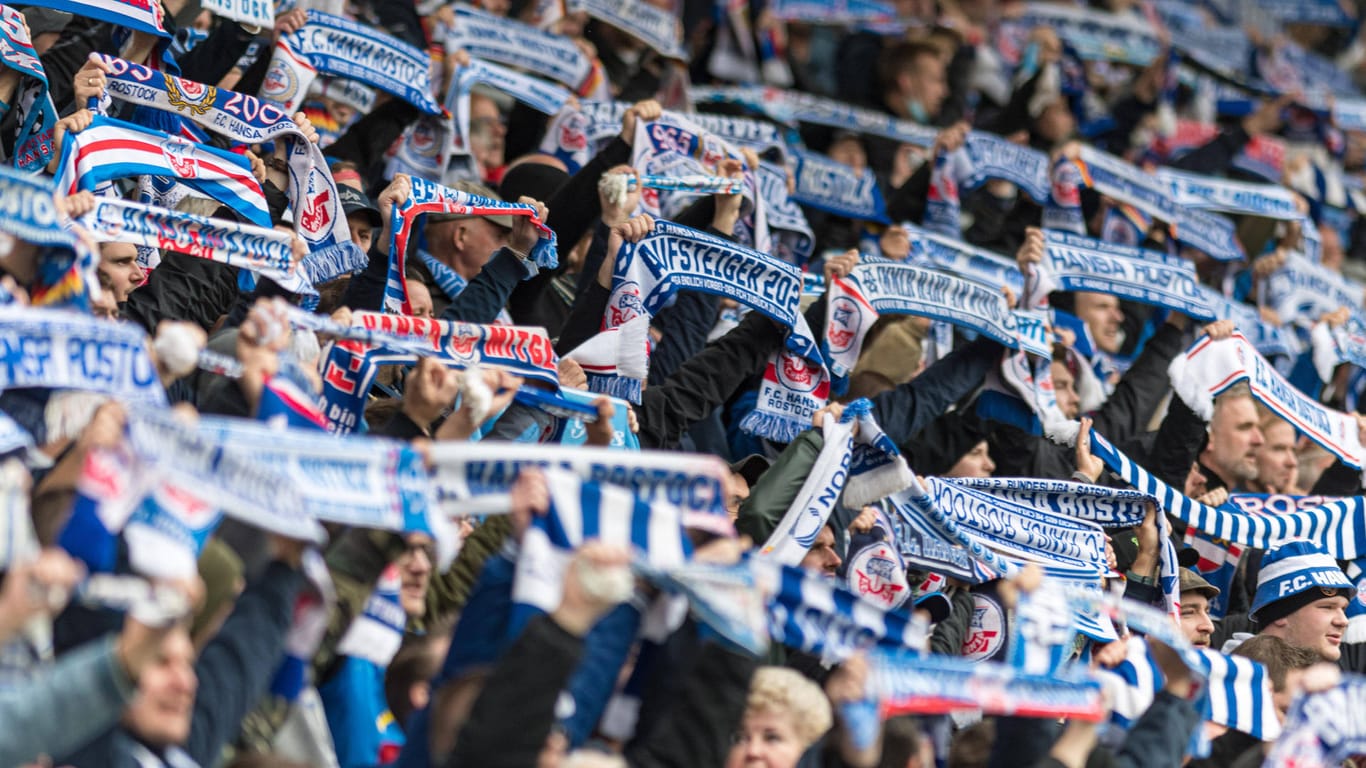 Hansa Rostock: Fans des Klubs im Stadion.