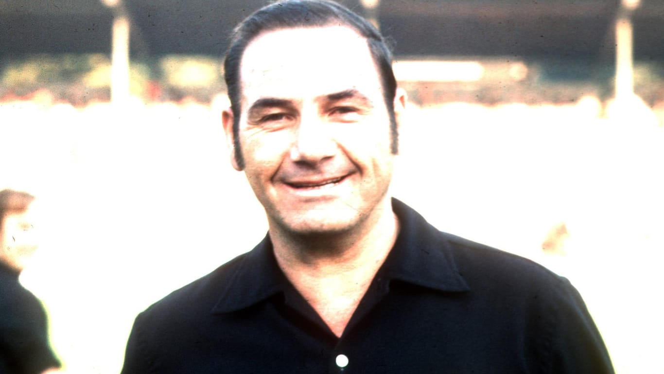 Franz Xaver Wengenmayer bei einem Ligaspiel im Jahr 1971: Der Schiedsrichter ist in der Nacht zum Dienstag gestorben.