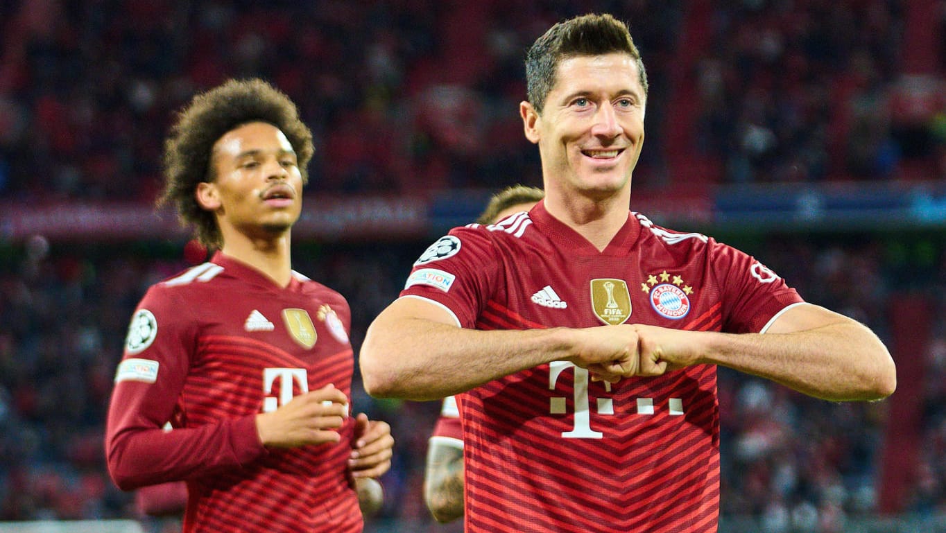 Robert Lewandowski (vorne): Der Stürmer des FC Bayern muss mit seiner Mannschaft bei Benfica Lissabon überzeugen.