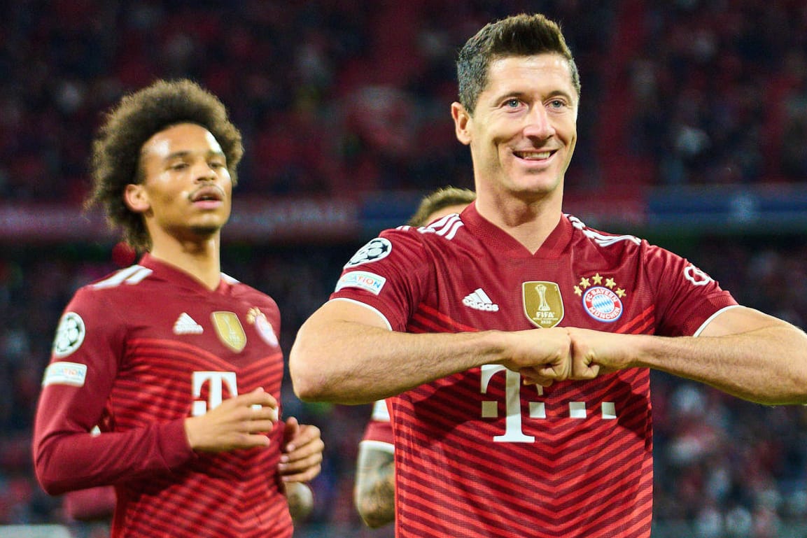 Robert Lewandowski (vorne): Der Stürmer des FC Bayern muss mit seiner Mannschaft bei Benfica Lissabon überzeugen.