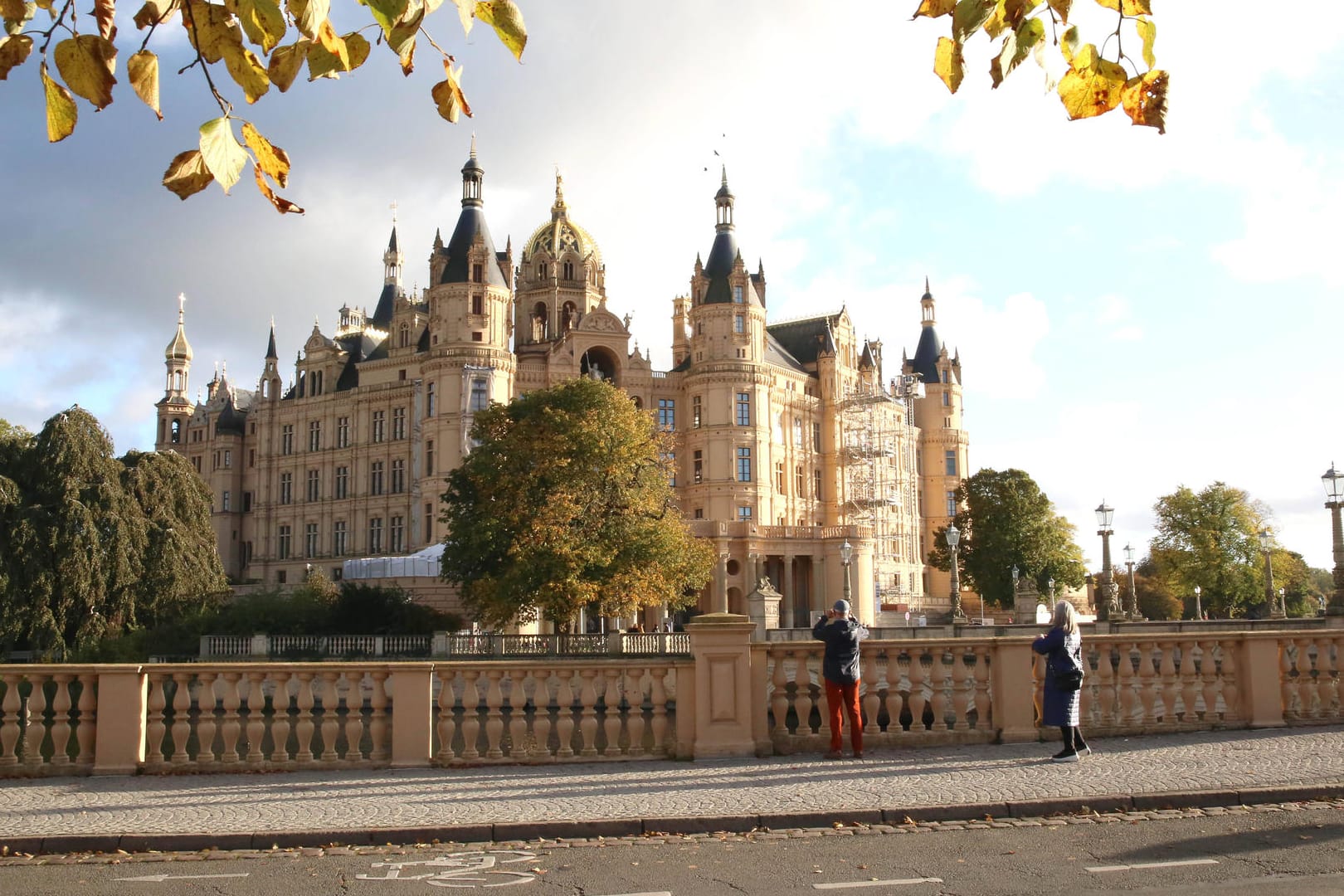Das Schweriner Schloss: Im Plenarsaal des Landtags in Mecklenburg-Vorpommern soll es angeblich zu Sexpartys gekommen sein.