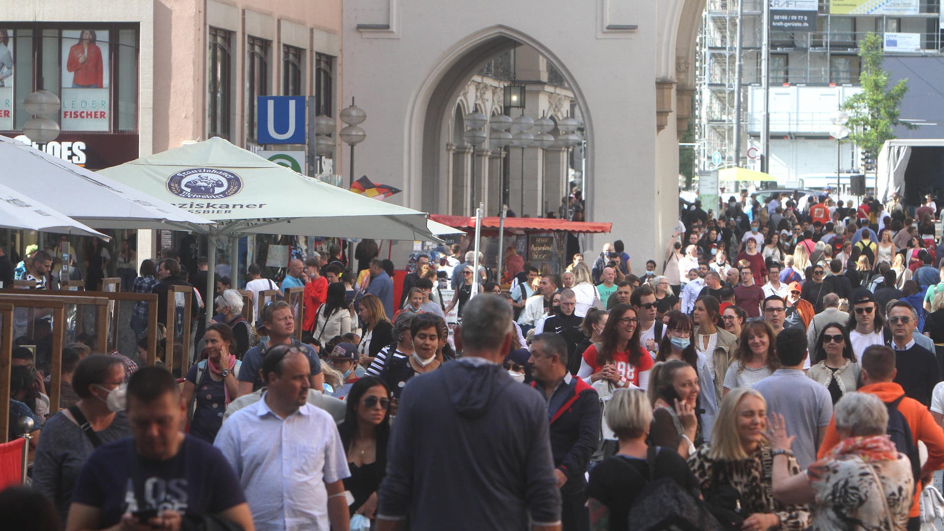 Die Fußgängerzone in der Innenstadt von München: Wie geht es im November bei den Corona-Regeln weiter? Die Fußgängerzone in der Innenstadt von München: Wie geht es im November bei den Corona-Regeln weiter?