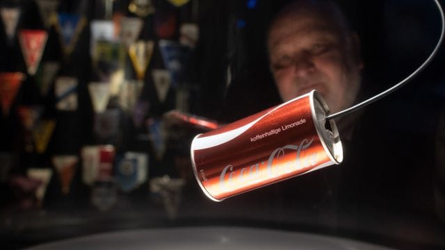 Die Cola-Dose vom legendären Büchsenwurf 1971 ist in einer Vitrine im Vereinsmuseum "Fohlenwelt" zu sehen. Die Cola-Dose vom legendären Büchsenwurf 1971 ist in einer Vitrine im Vereinsmuseum "Fohlenwelt" zu sehen.