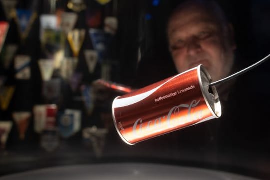 Die Cola-Dose vom legendären Büchsenwurf 1971 ist in einer Vitrine im Vereinsmuseum "Fohlenwelt" zu sehen.