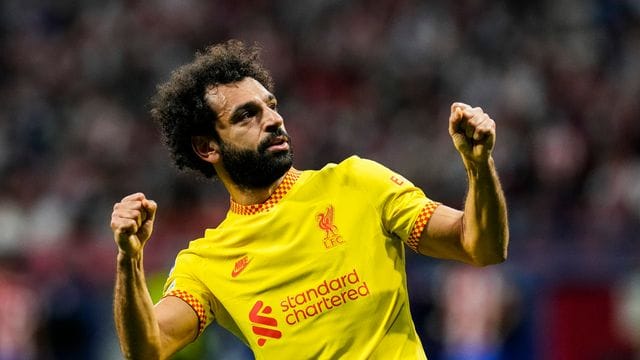 Liverpools Mohamed Salah jubelt nach einem Elfmetertor.