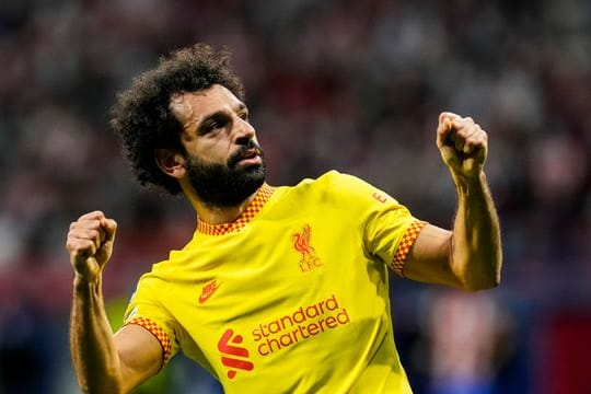 Liverpools Mohamed Salah jubelt nach einem Elfmetertor.