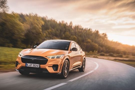 Mustang Mach-E: Ford bietet das vollelektrische Modell nun auch in einer besonders starken GT-Variante an.