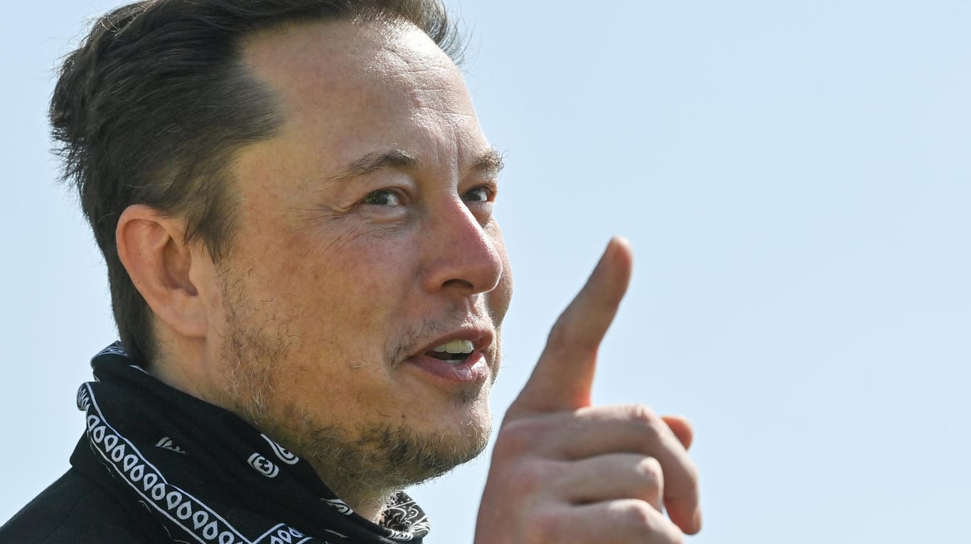 Findige Idee: Tesla-Chef Elon Musk möchte auf den Bau seiner Gigafabrik mit einem "Giga Bier" anstoßen, doch um den Namen könnte es noch Streitigkeiten geben.
