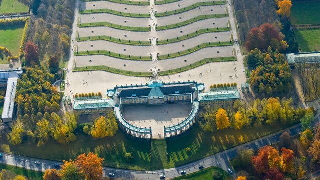 Schloss Sanssouci im Herbst